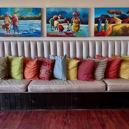 One O Eight Boutique Hotel ベノニ エクステリア 写真