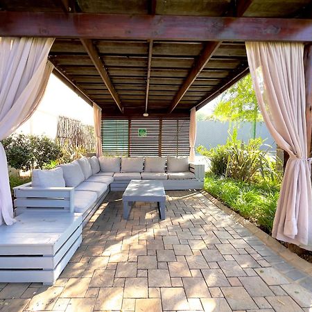 One O Eight Boutique Hotel ベノニ エクステリア 写真