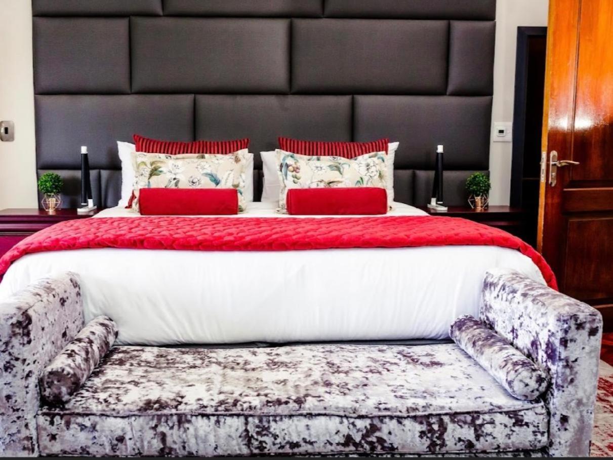 One O Eight Boutique Hotel ベノニ エクステリア 写真