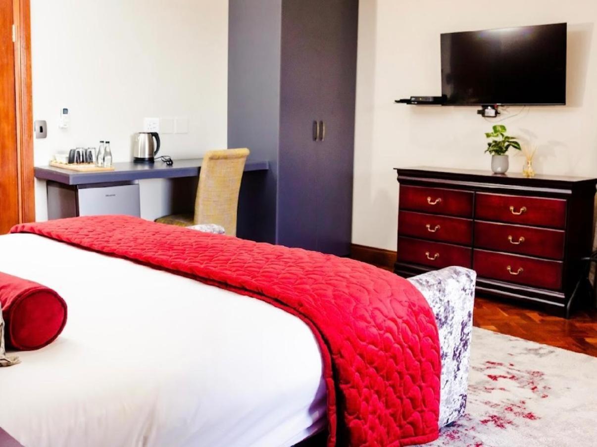 One O Eight Boutique Hotel ベノニ エクステリア 写真