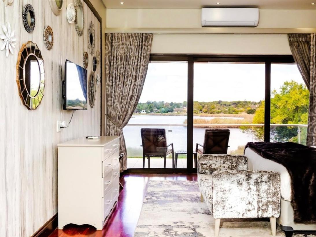 One O Eight Boutique Hotel ベノニ 部屋 写真