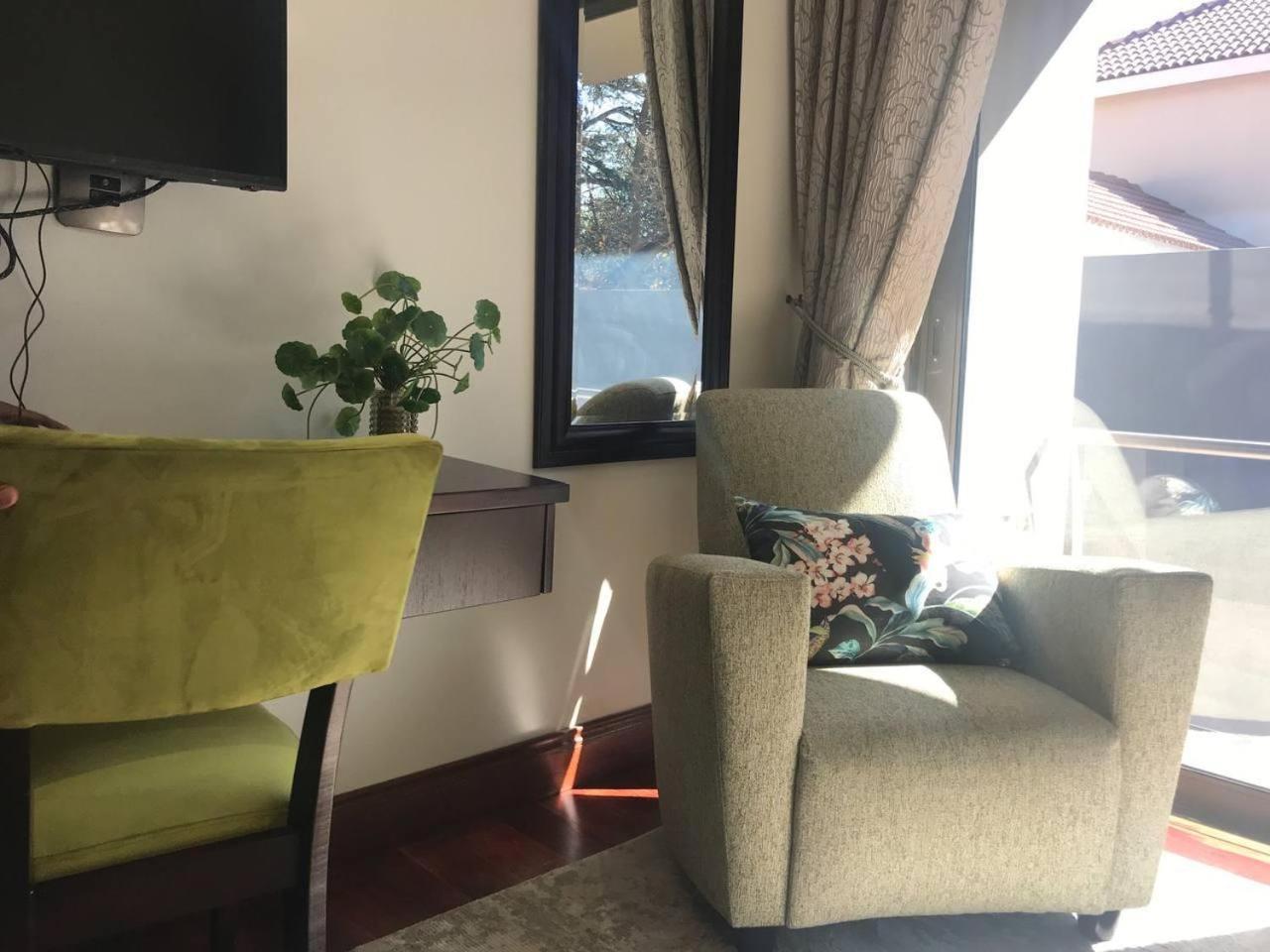 One O Eight Boutique Hotel ベノニ 部屋 写真