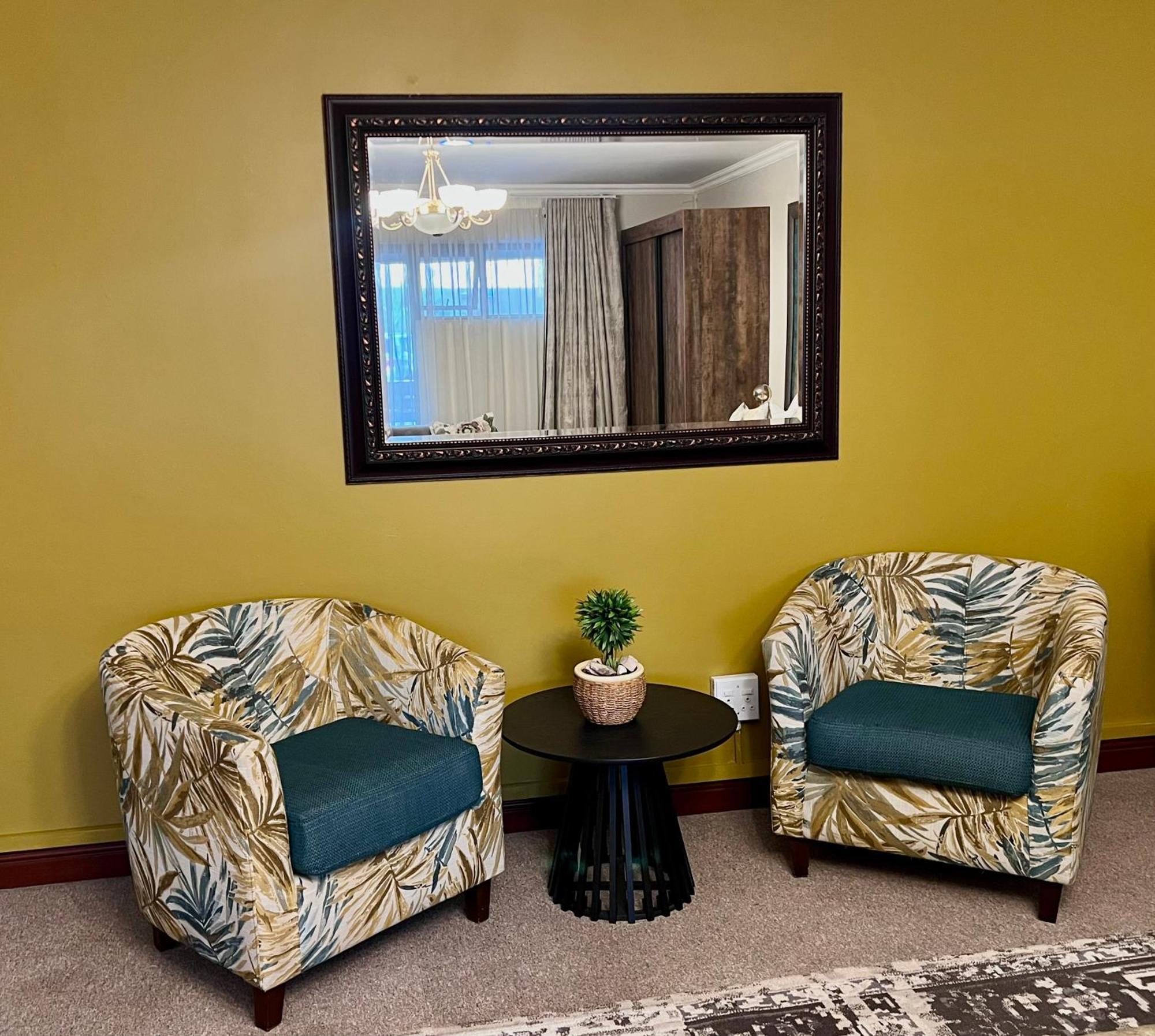 One O Eight Boutique Hotel ベノニ エクステリア 写真