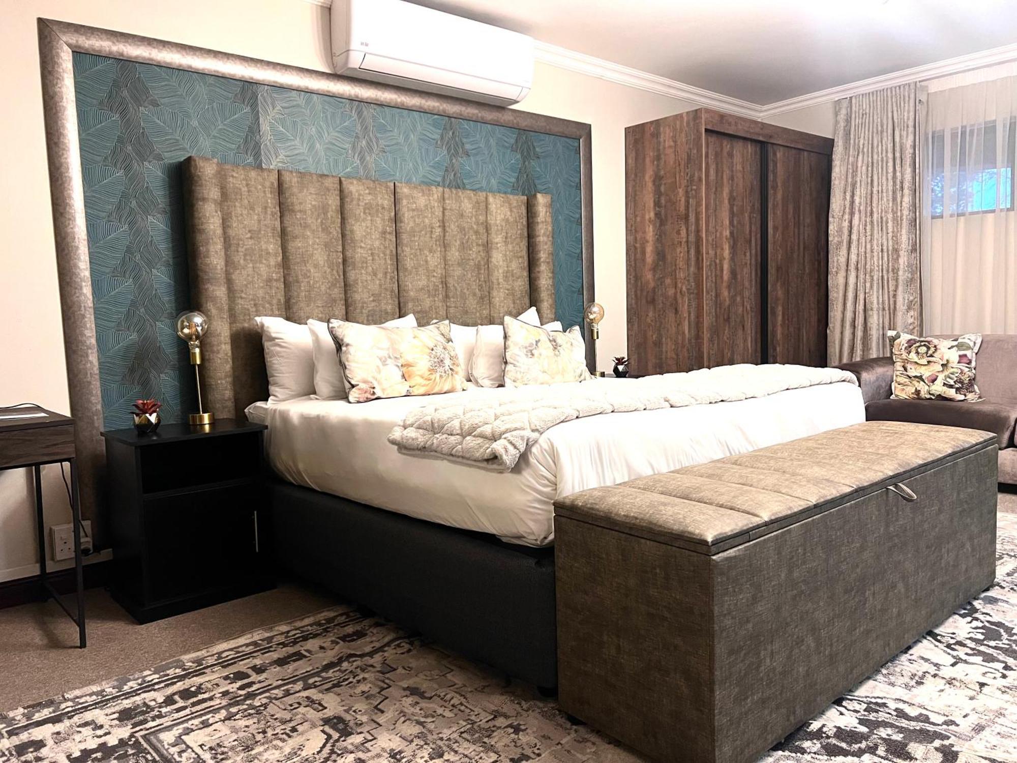 One O Eight Boutique Hotel ベノニ エクステリア 写真